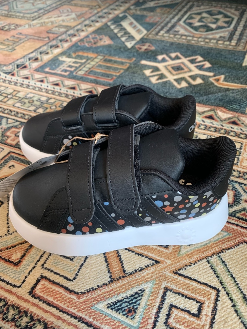 Adidas girls shoe